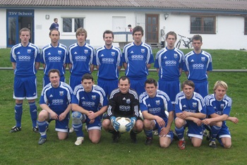Die Aktiven Fuballen im April 2010 mit neuem Dress und neuem Wappen.